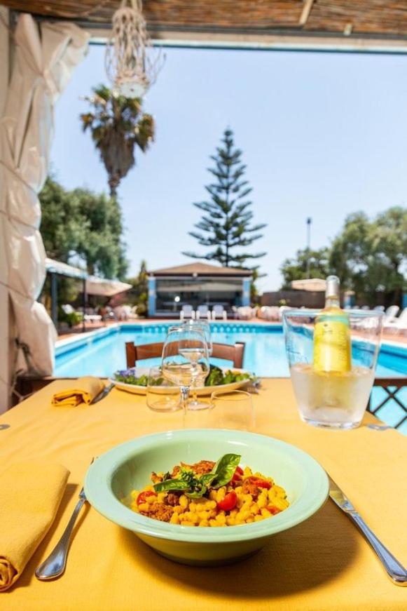 Hotel L'Ulivo Girasole Luaran gambar